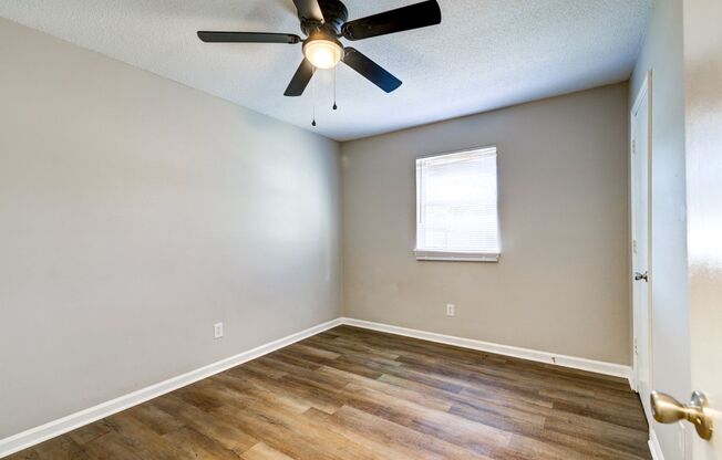 2 beds, 1 bath, 850 sqft, $1,195, Unit 8B