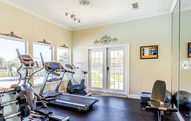 fully-equipped fitness center in pearland tx apartments