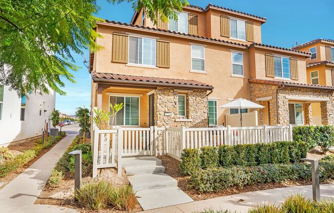 Beautiful 5 Bedroom Custom-Built Home in Chula Vista - Recent Construction!!