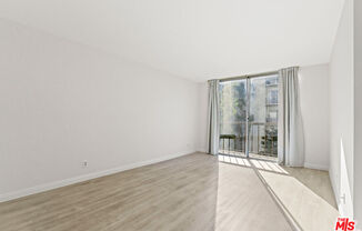 1 bed, 2 baths, 1,076 sqft, $3,400, Unit 703