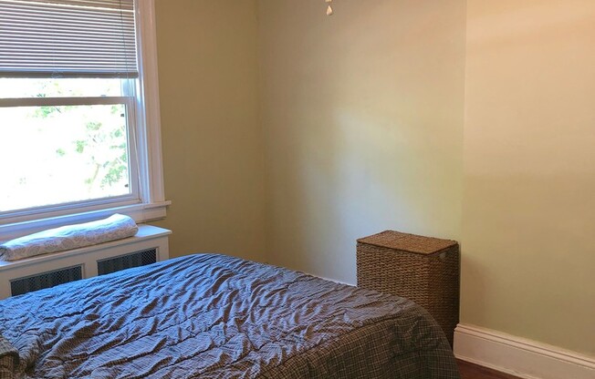 3 beds, 1 bath, $2,150