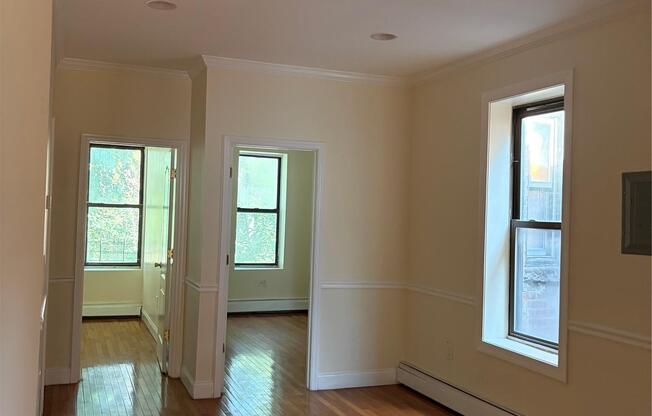 3 beds, 1 bath, 2,760 sqft, $3,500, Unit 1 floor