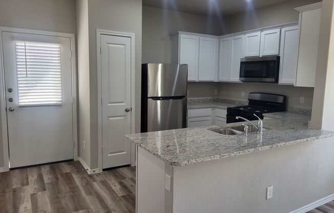 3 beds, 2.5 baths, $1,350, Unit 271 Damon Divide