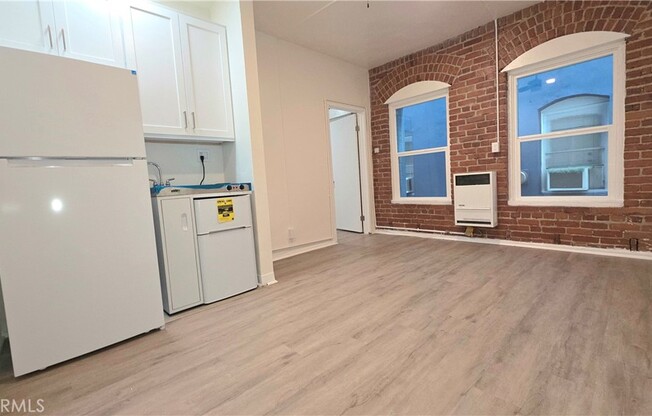3408 SUNSET BLVD