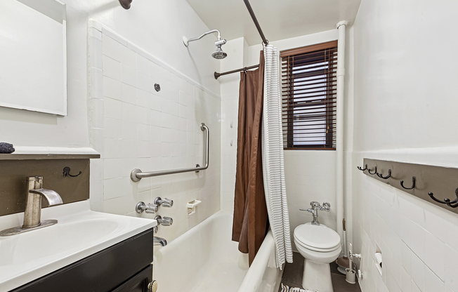 321 E 54 ST