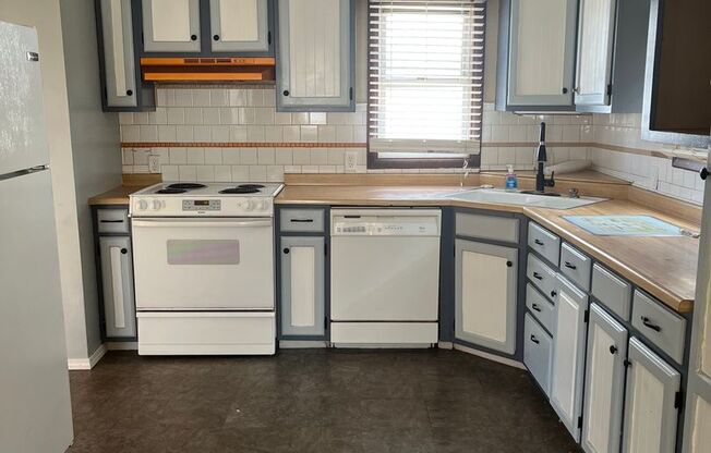 Two Bedroom 1 Bathroom House for Rent!