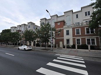 1 bed, 1 bath, 689 sqft, $2,600, Unit 11