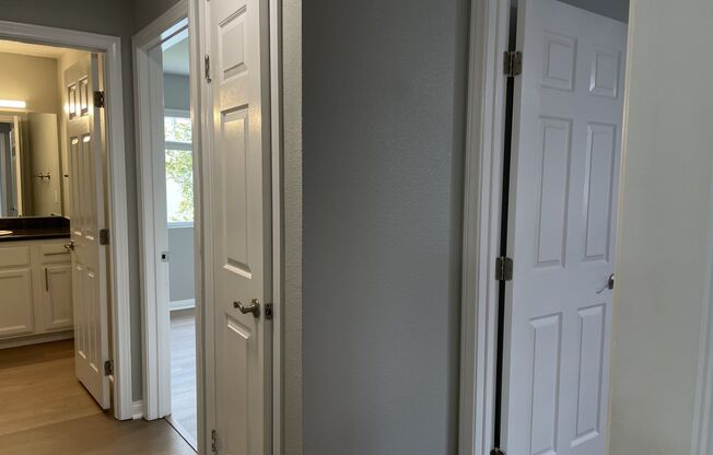 2 beds, 1 bath, 890 sqft, $2,795, Unit 0032