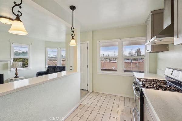 122 W 110 ST