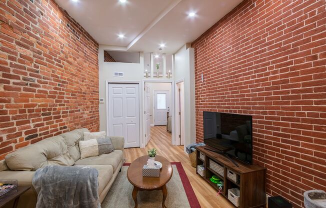 1122 E Passyunk Ave