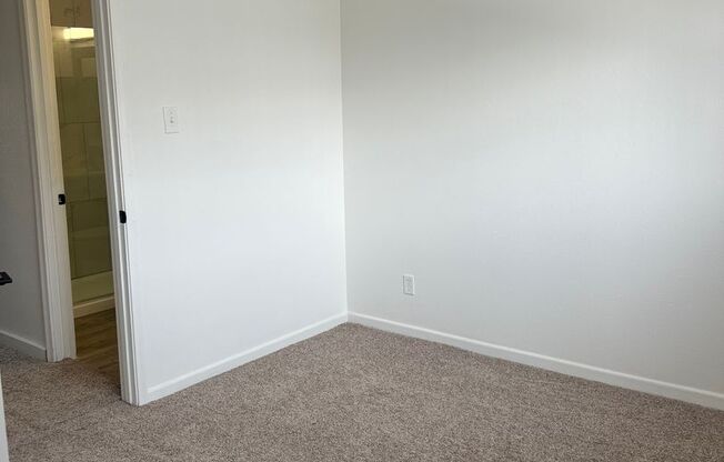 2 beds, 2 baths, 992 sqft, $1,800, Unit 15