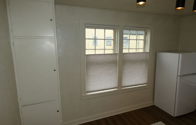 2 beds, 1 bath, $1,500, Unit Unit - 11