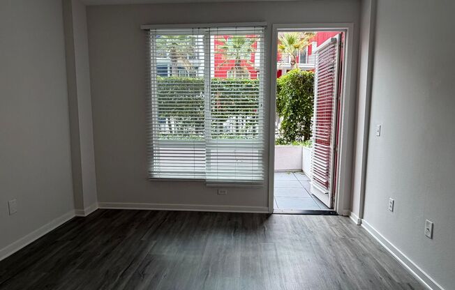 1 bed, 1.5 baths, 889 sqft, $2,740, Unit 256
