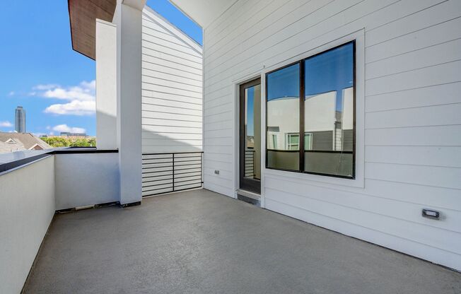 LIMITED TIME: 50% OFF FIRST MONTH'S RENT!