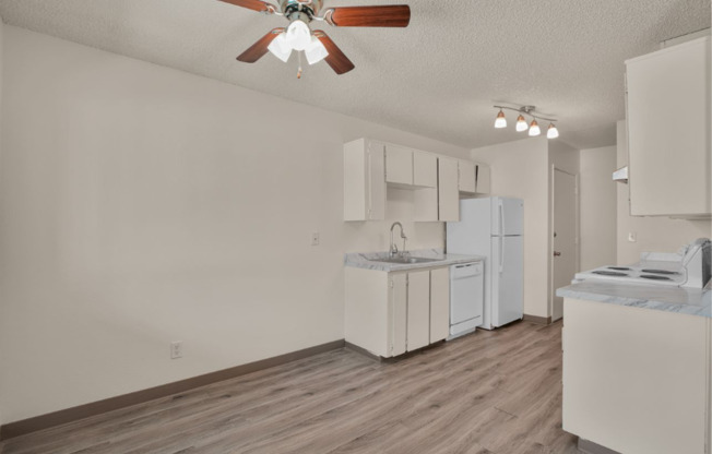 2 beds, 1 bath, 900 sqft, $1,575, Unit 760-24