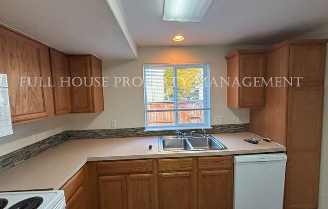 3 beds, 2.5 baths, $1,795