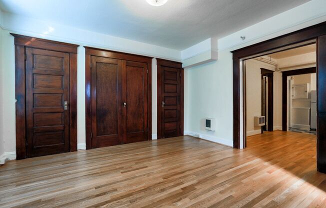1 bed, 1 bath, 860 sqft, $1,700, Unit 01