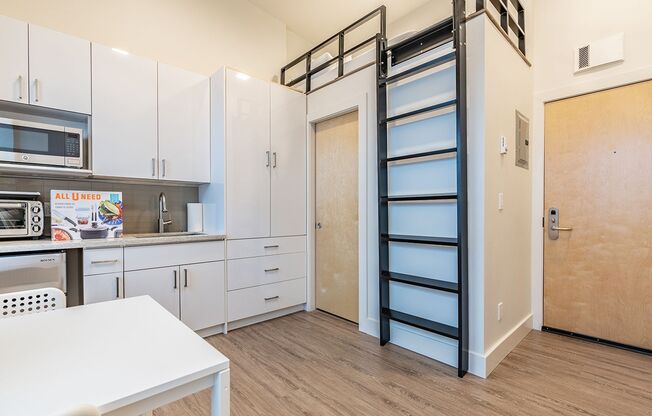 Studio, 1 bath, 345 sqft, $1,095, Unit 522