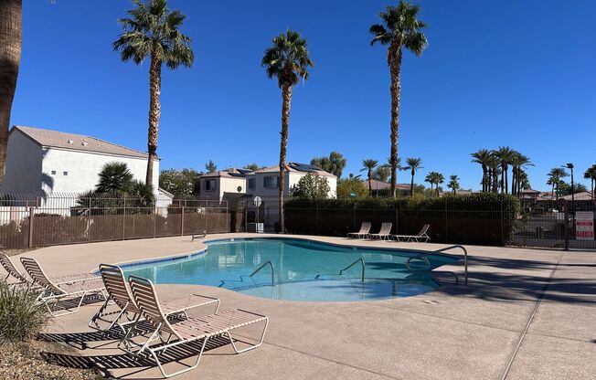 3 bed house with new laminate flooring and fresh paint!