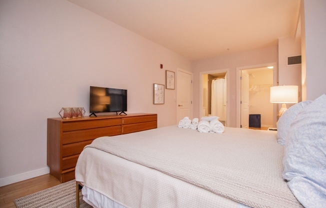 2 beds, 2 baths, 1,100 sqft, $6,000, Unit 401