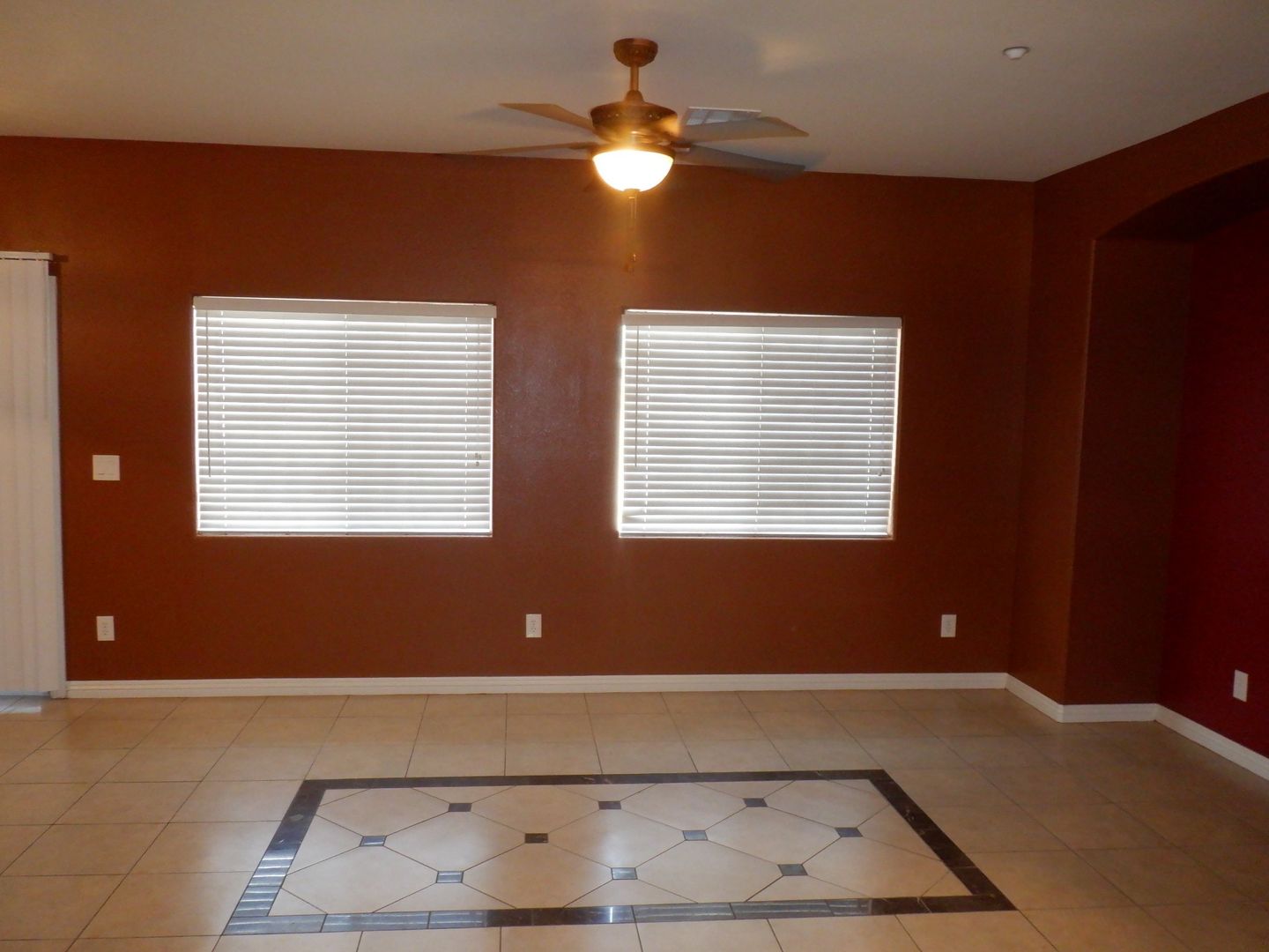 Three Bedroom Townhouse with Two Car Garage Sunrise Manor Area