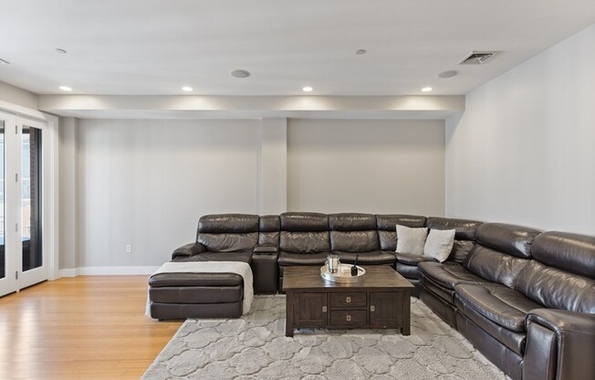 152 Old Colony Ave #10