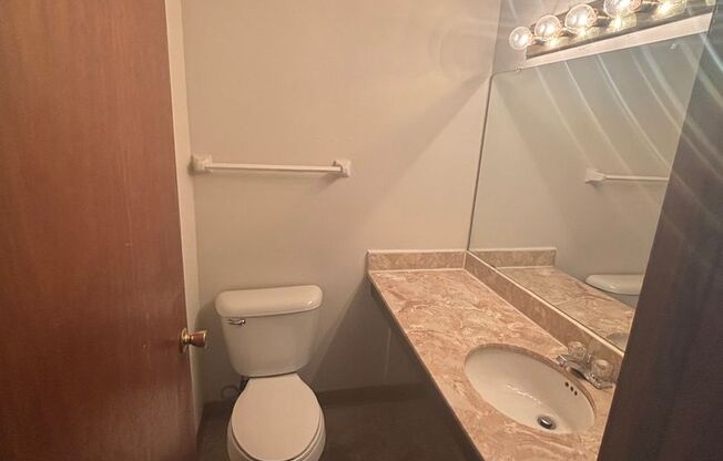 3 beds, 1.5 baths, 1,204 sqft, $1,569, Unit 5180 04