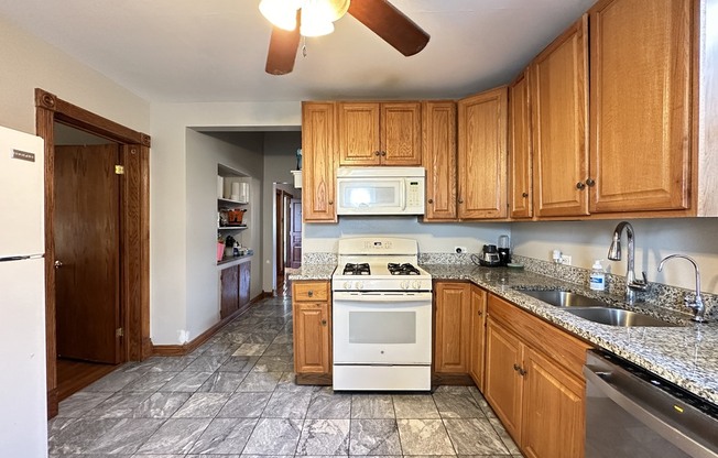 3530 532 N ELSTON