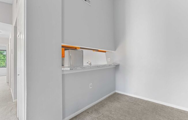 Castle Harbour 3rd floor renovated condo. Close to Rt. 100 / Ft Meade / NSA / BWI