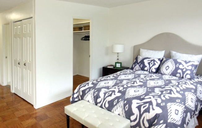 Studio Apartment at Calvert House Apartments, Washington, DC, 20008