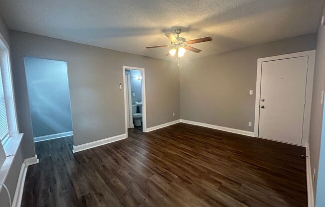 Studio, 1 bath, 550 sqft, $800, Unit 105