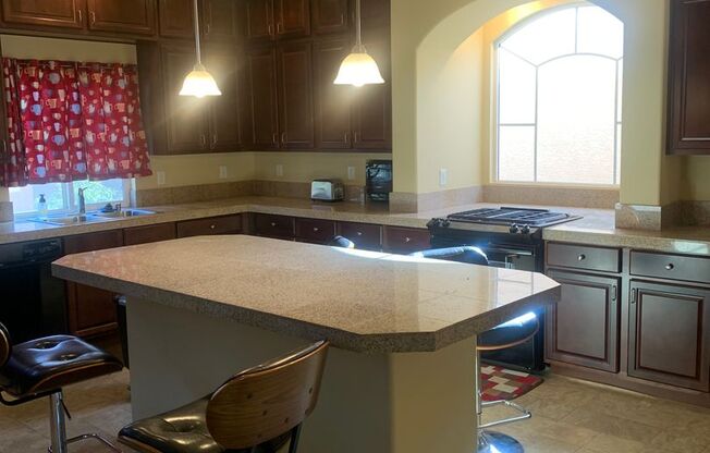 5 beds, 3.5 baths, $2,895
