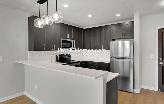 Luxury One-Bedroom Condo in Downtown Gresham – Fully Updated!