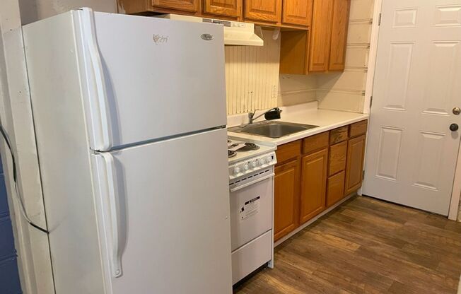 Studio, 1 bath, $795, Unit 1810.5 F St