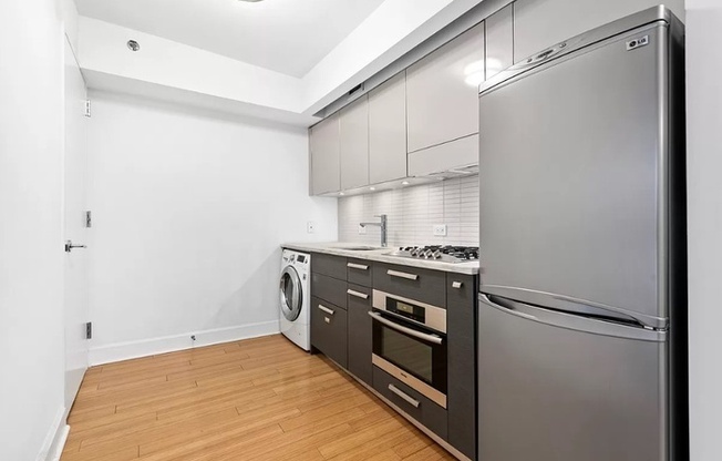 505 W 47 ST