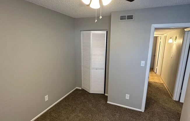 2 beds, 1.5 baths, 900 sqft, $920, Unit 605-202