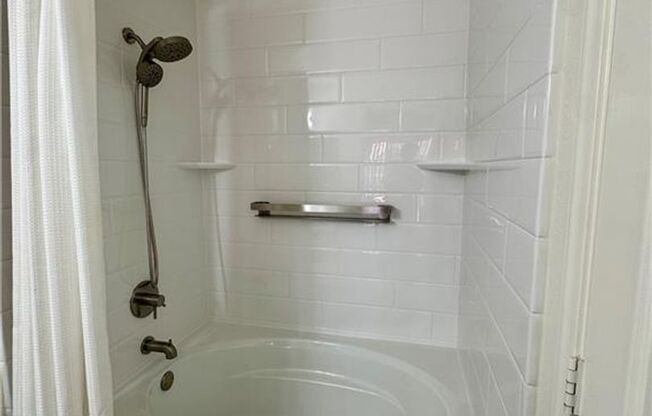 2 beds, 2 baths, $1,550, Unit Building 1