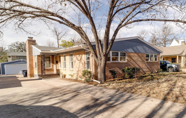 BEAUTIFUL HOME IN TCU AREA: