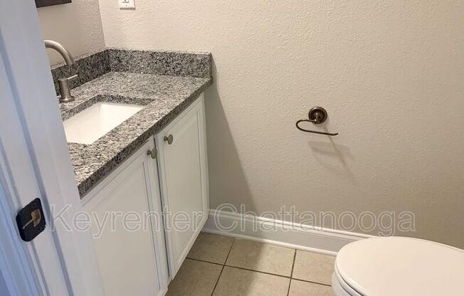 1121 MAPLE TREE LN