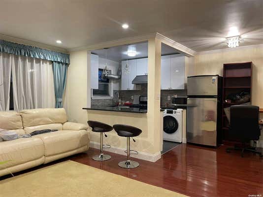 1 bed, 1 bath, 700 sqft, $2,200, Unit B