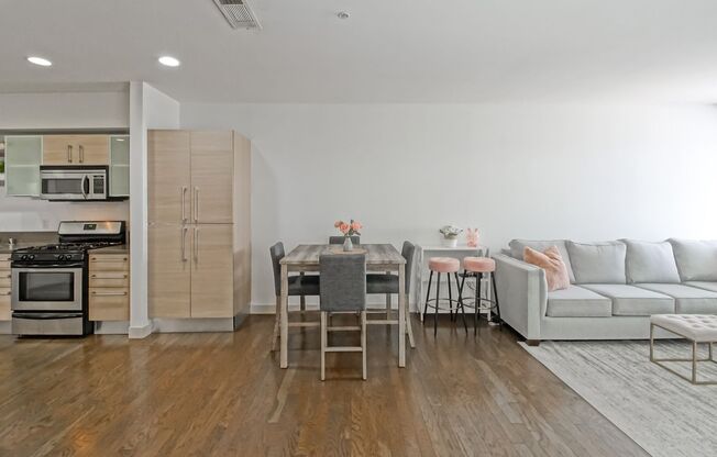 1 bed, 1 bath, $2,975