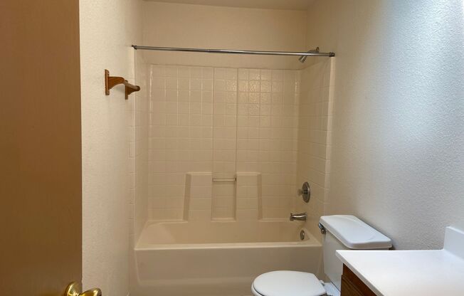 3 beds, 1.5 baths, 1,100 sqft, $1,325, Unit 125