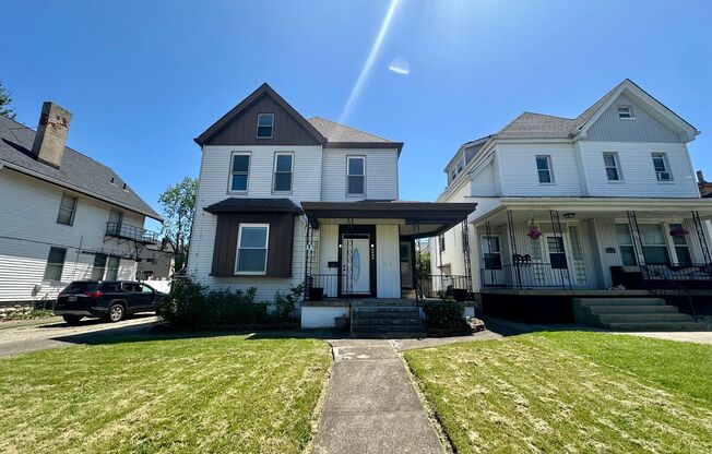 Norwood- Adorable Duplex with ample space and storage