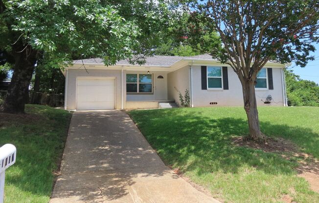 Newly Renovated 3 Bedroom Home in  South Tyler!