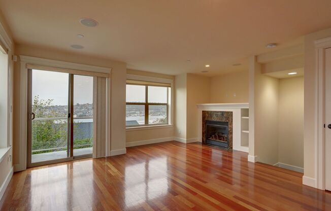 Grand 4 bedroom /2.5-bathroom Townhome w/ Sweeping Views of Lake Union & Cascades!