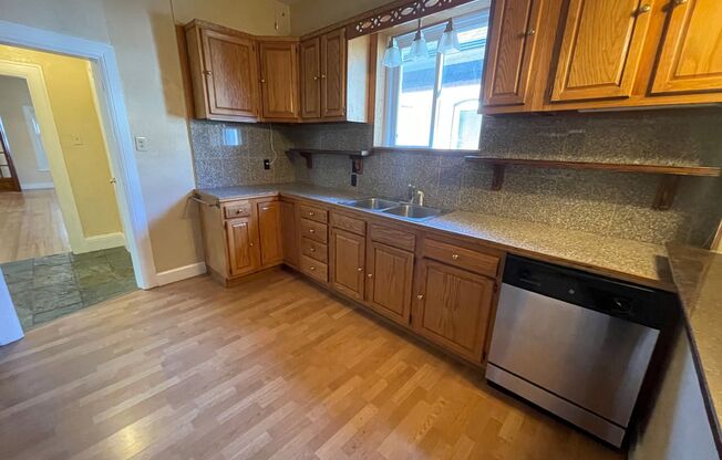 Charming 3 Bed 2 Bath in Downtown Denver.