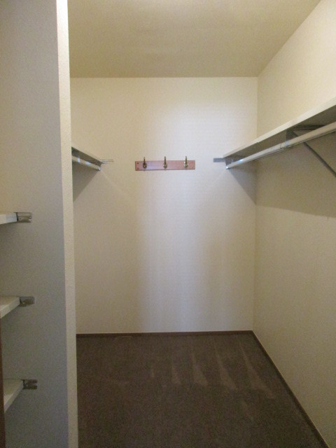 2 beds, 2 baths, 1,020 sqft, $1,900, Unit 921 S Zeno Way