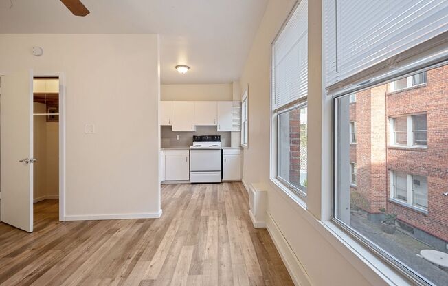 Studio, 1 bath, 400 sqft, $1,225, Unit B13
