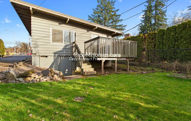 Light Filled 2 Bedroom Duplex in SW Portland!