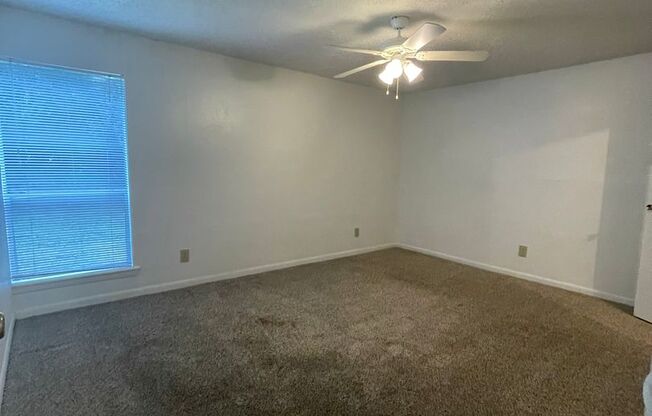 1 bed, 1 bath, 710 sqft, $960, Unit 122